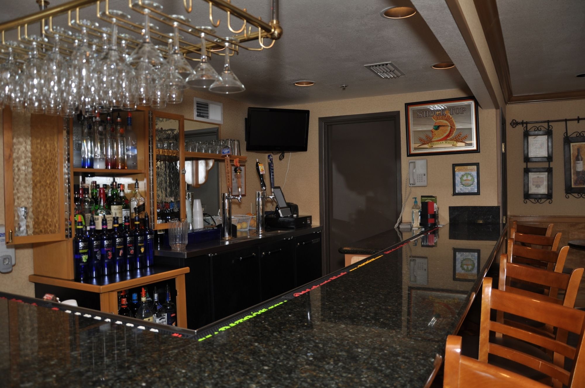 Фото Oxford Suites Redding