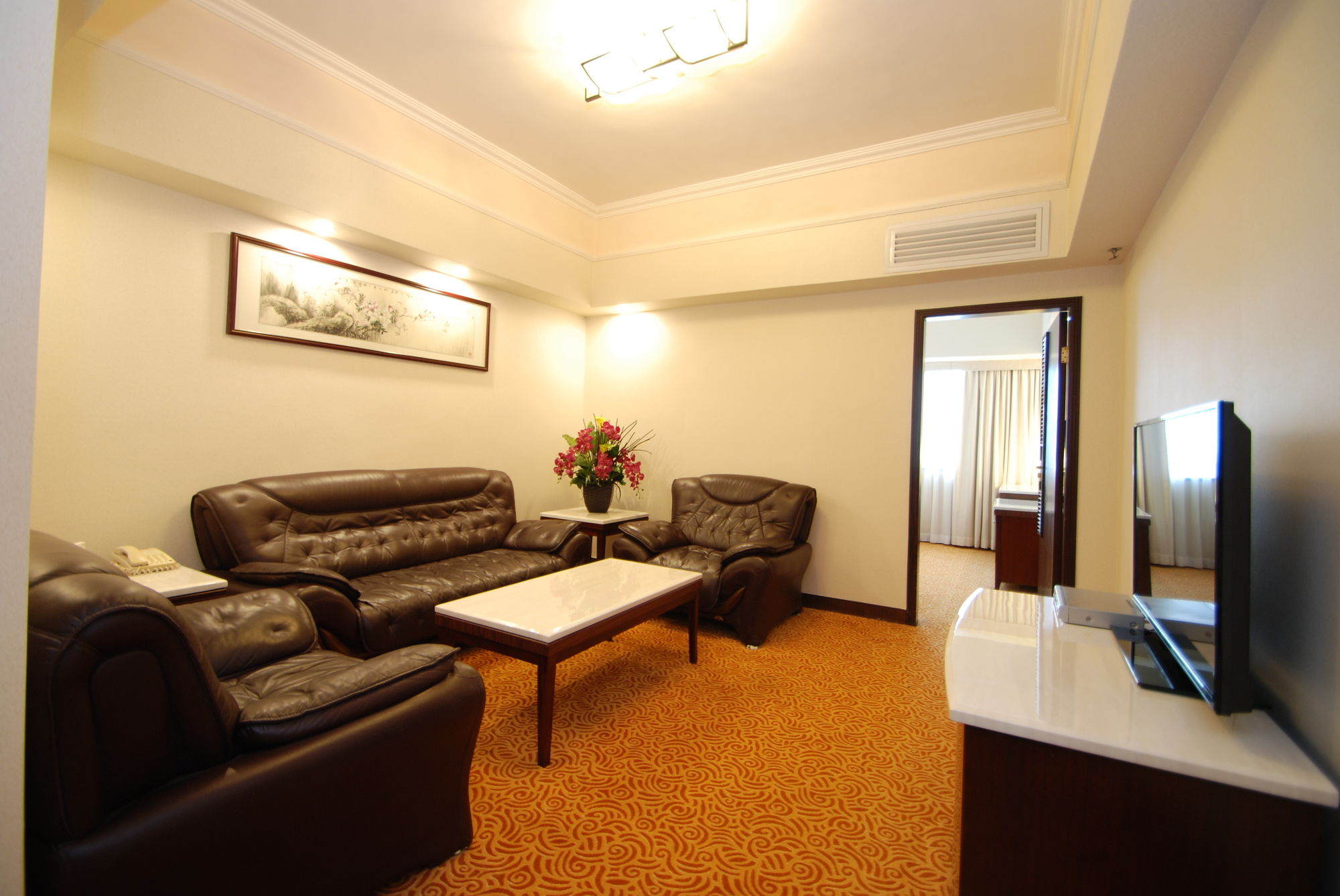 Фото Overseas Chinese Friendship Hotel