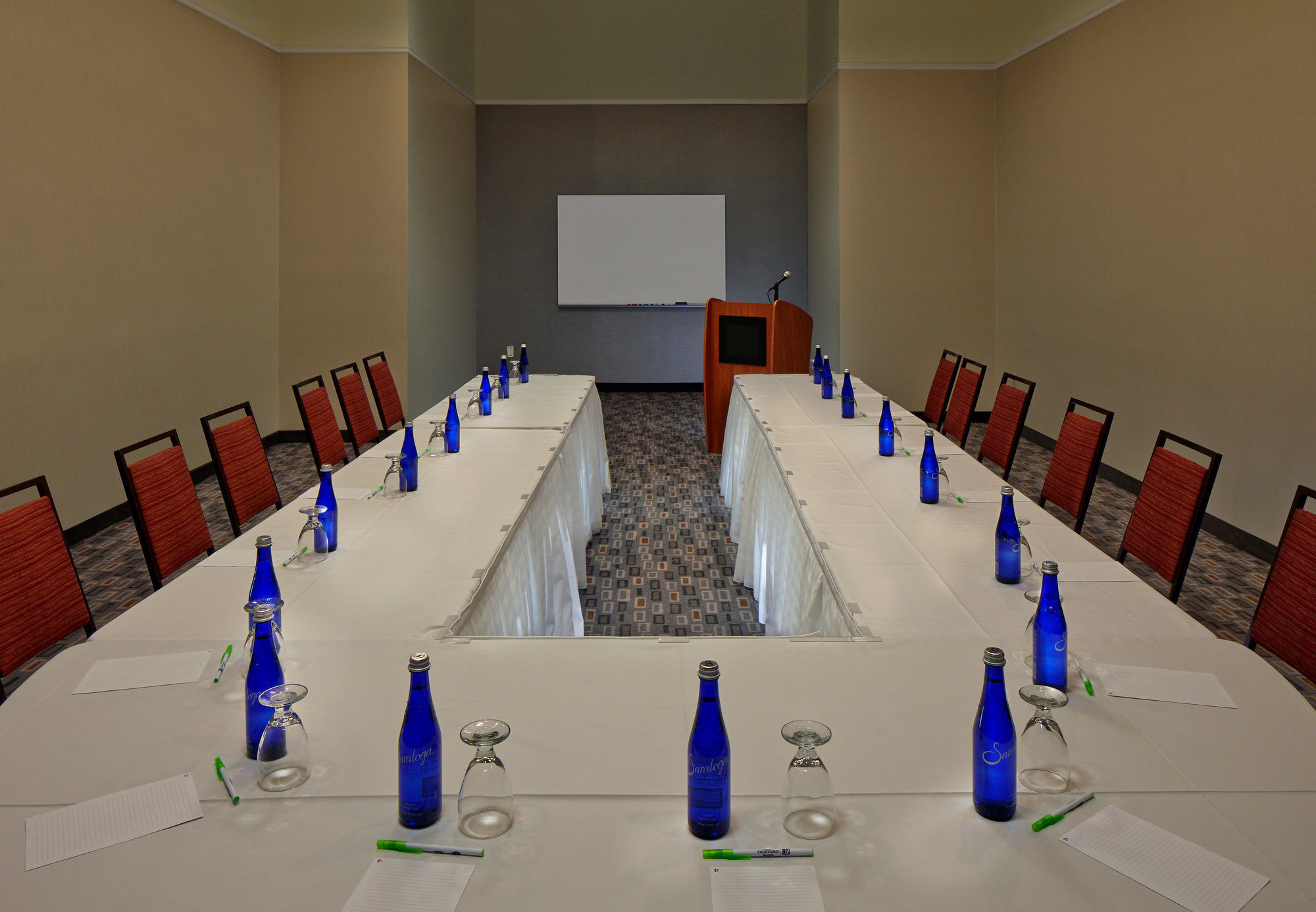 Фото Courtyard by Marriott Hartford Cromwell