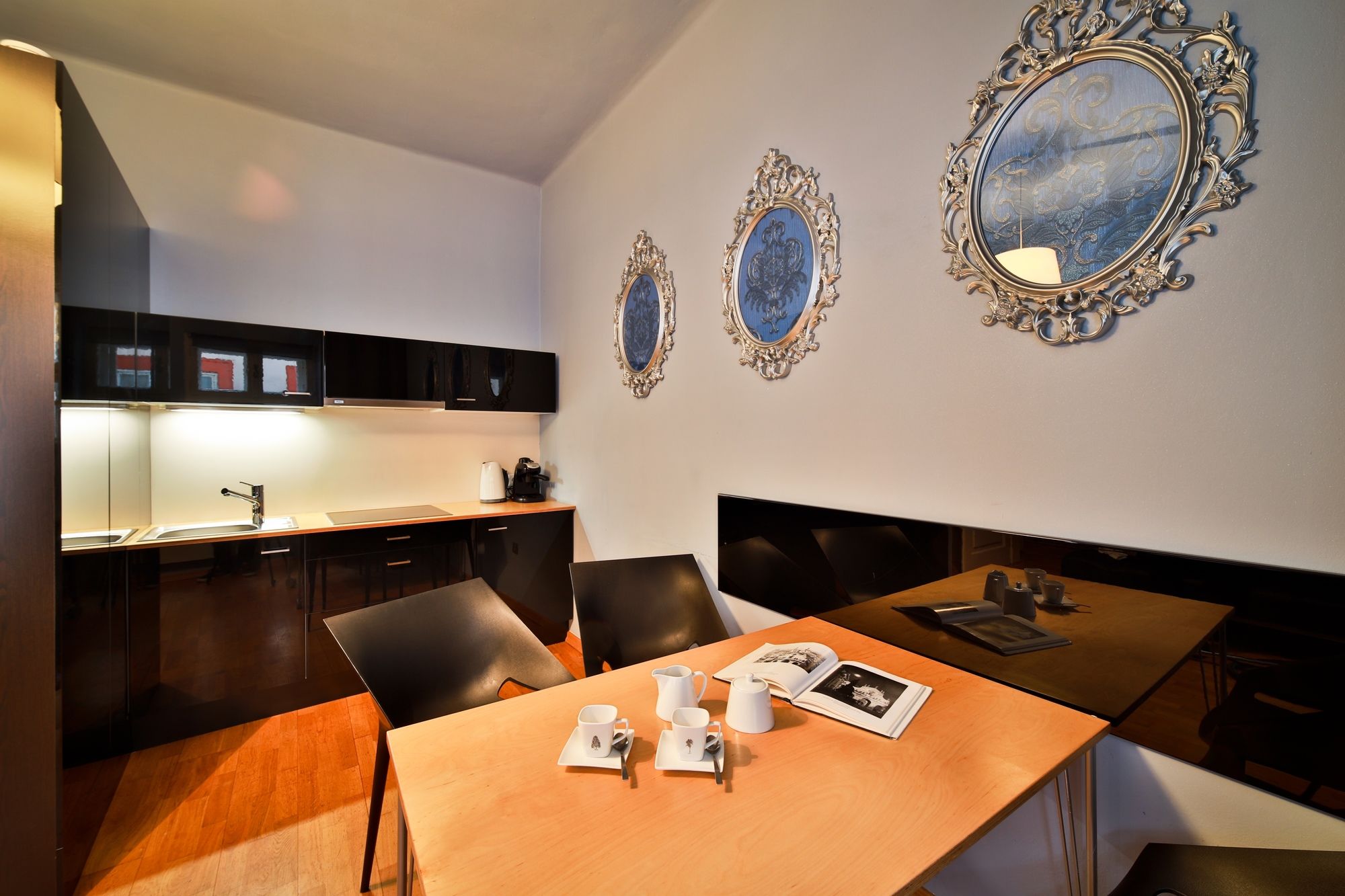 Фото Prague Castle Questenberk Apartments