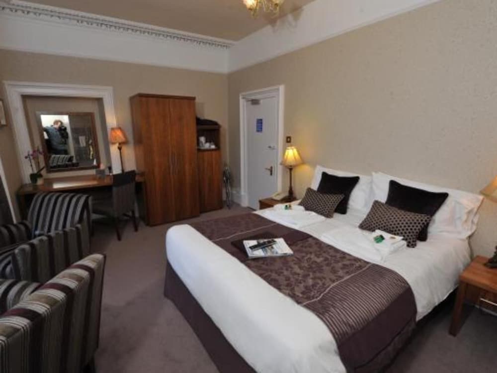 Фото Poppies Hotel