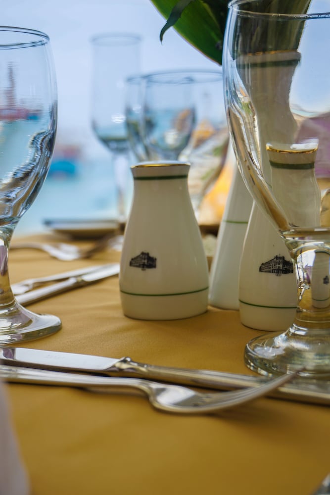 Фото Grand Oriental Hotel