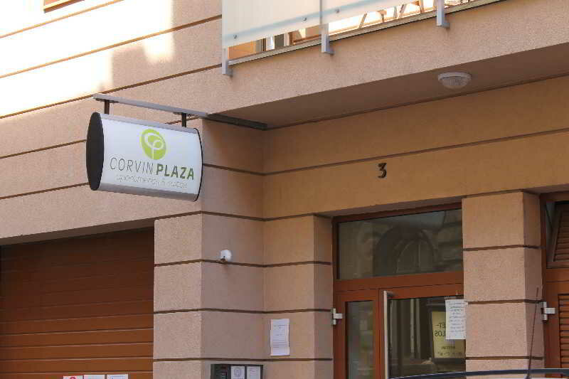 Фото Corvin Plaza Apartments and Suites