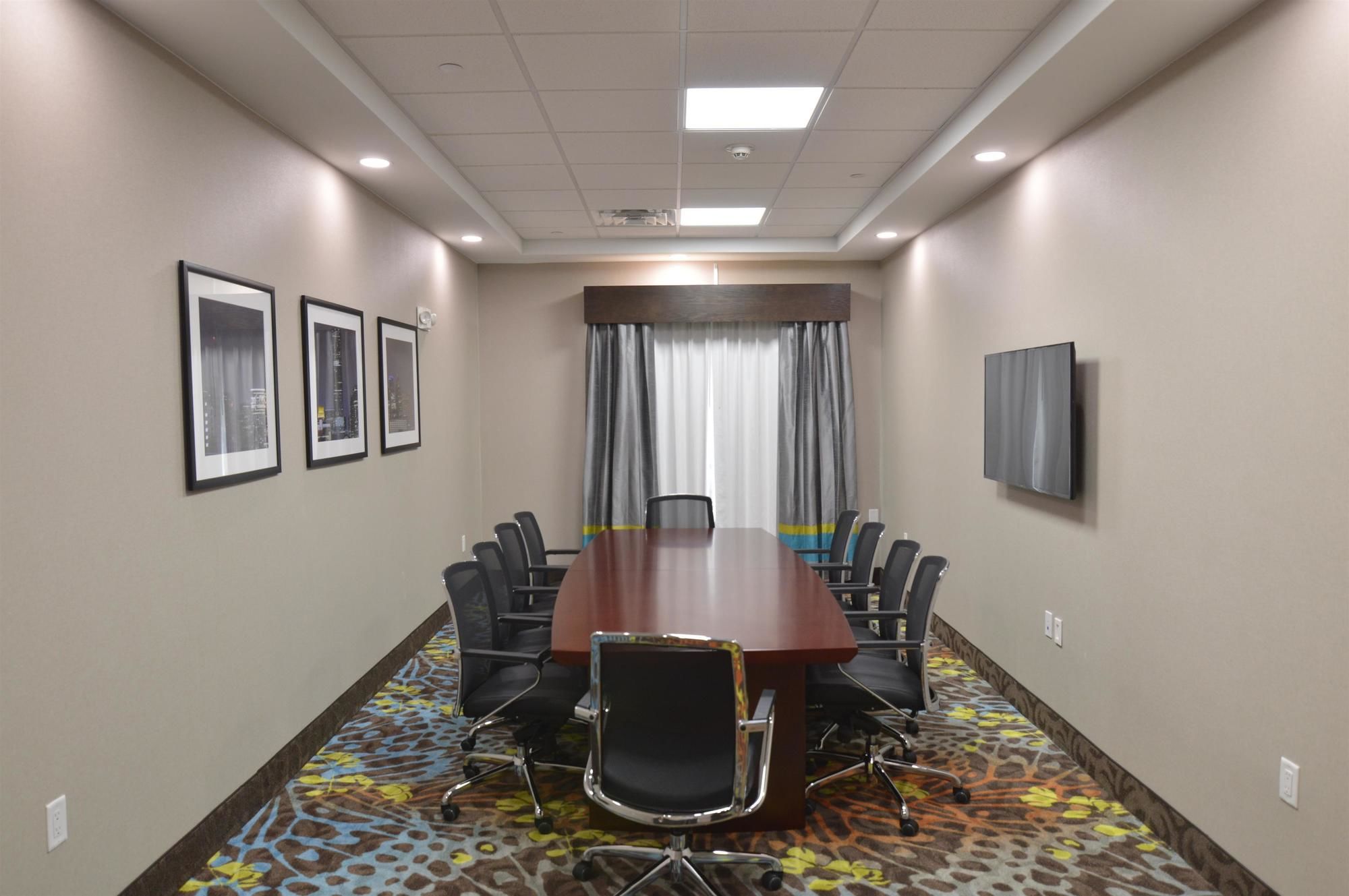 Фото Best Western Plus Pasadena Inn & Suites