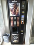 Lavazza, кофейный автомат (Konyushennaya Square, 2В) ، آلة القهوة
