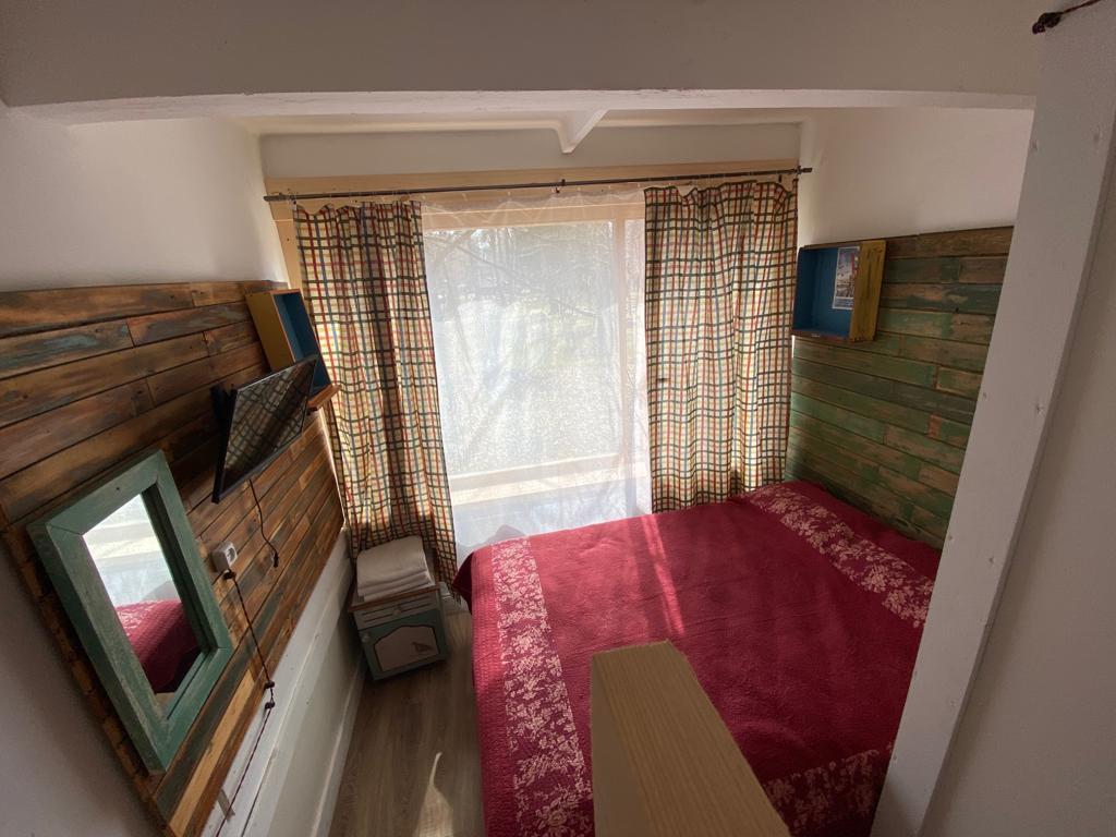 Фото Каморка с Лежанкой у окна