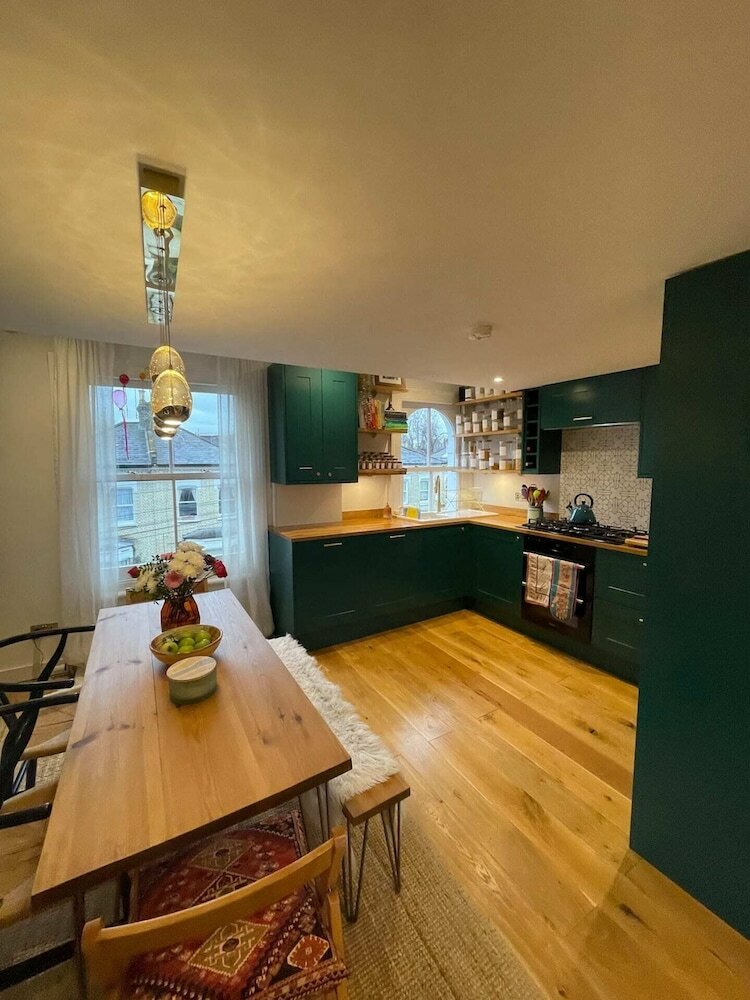 Фото Vibrant & Beautifully Decorated 1bd Flat Brixton!