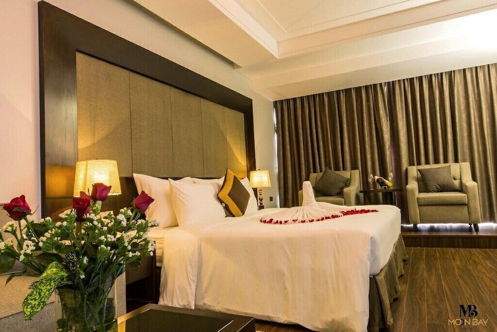 Фото Moon Halo Hotel