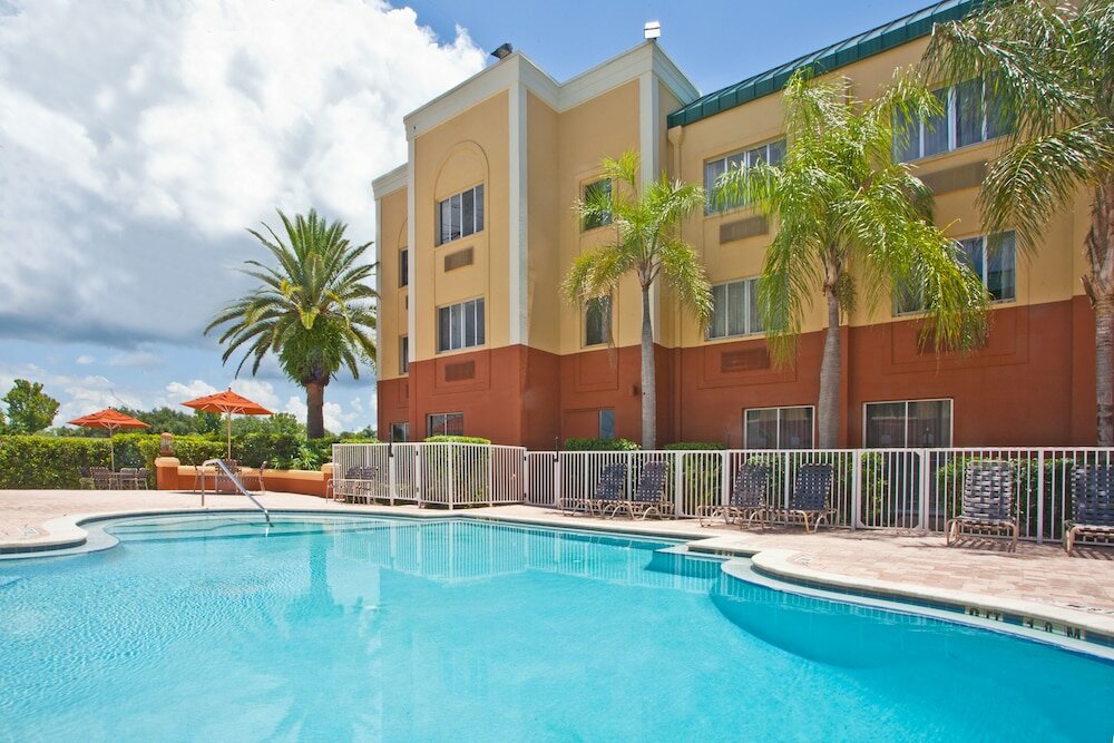 Фото Holiday Inn Express Clearwater East - Icot Center, an Ihg Hotel