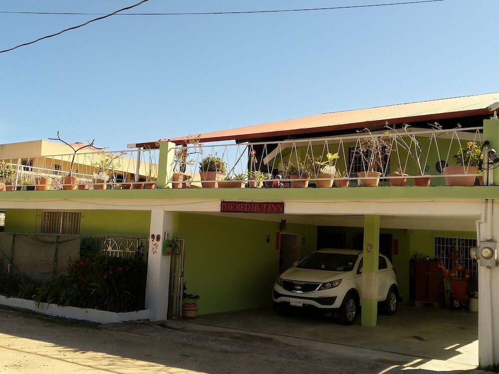 Фото The Red Hut Inn