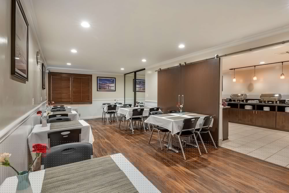 Фото Best Western Plus South Bay Hotel