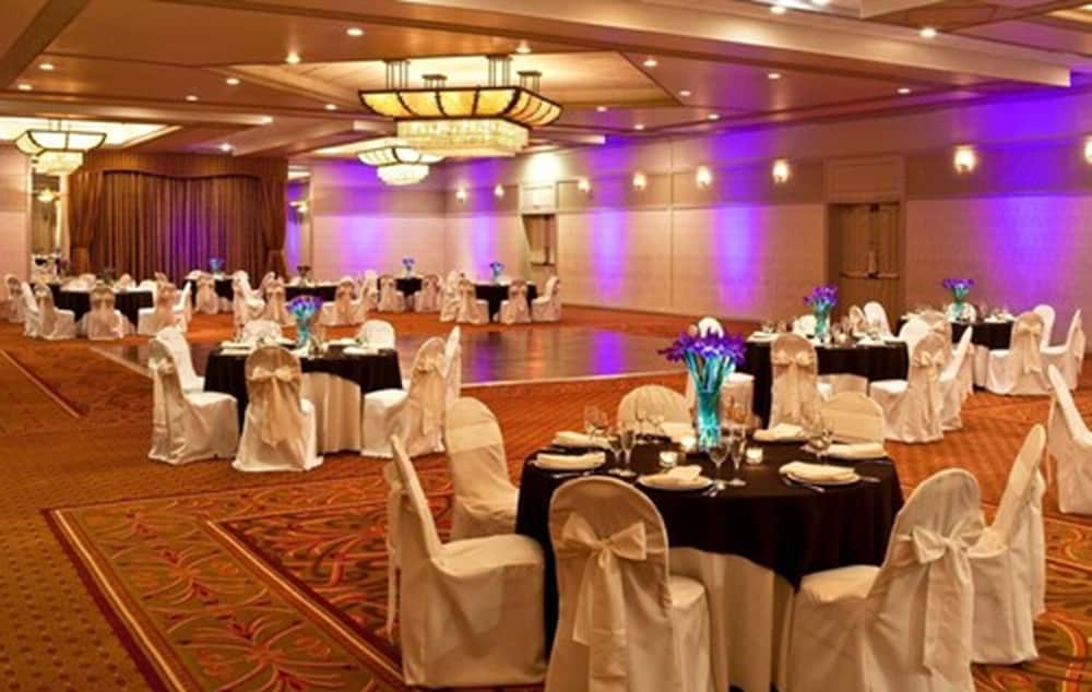 Фото Radisson Hotel Hauppauge-Long Island