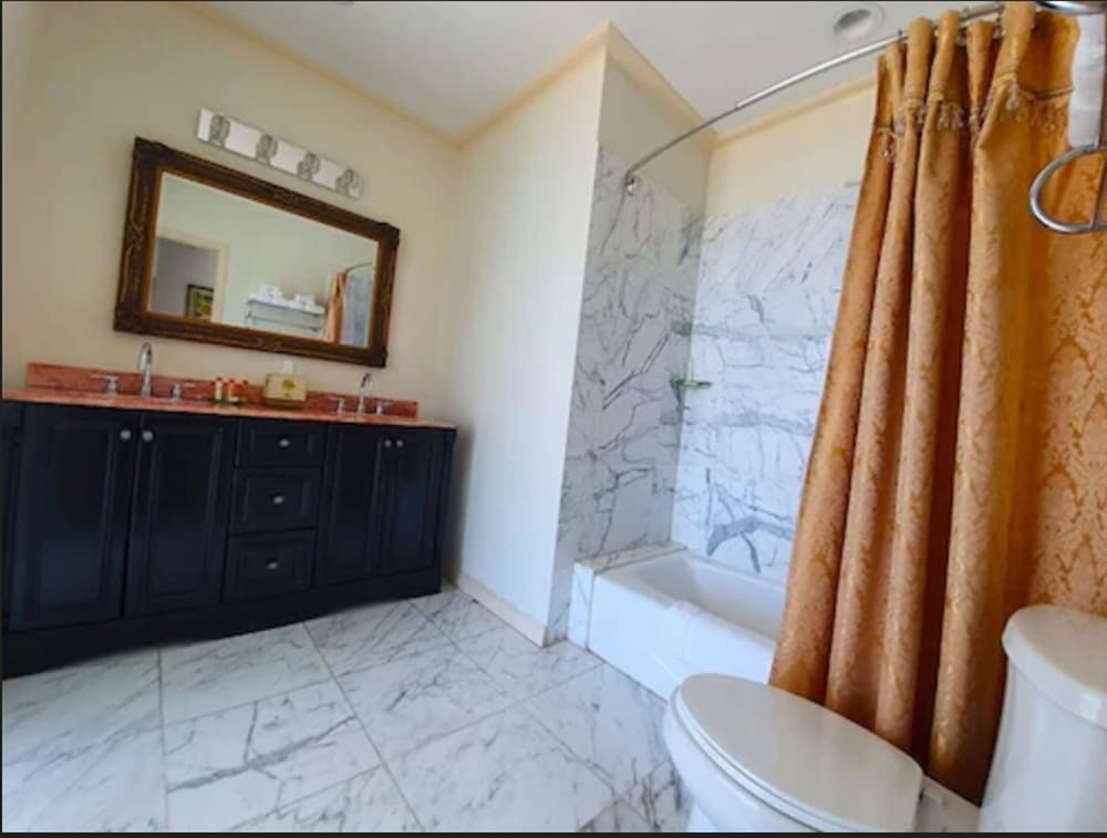 Фото Ocean West Boutique Hotel