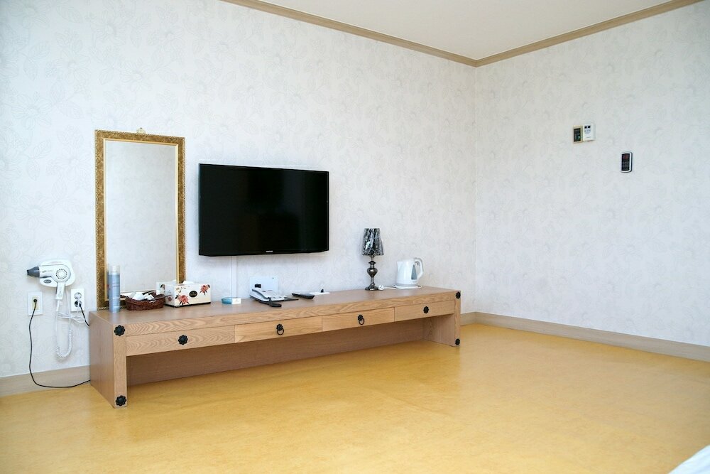 Фото Chuncheon Bears Hotel