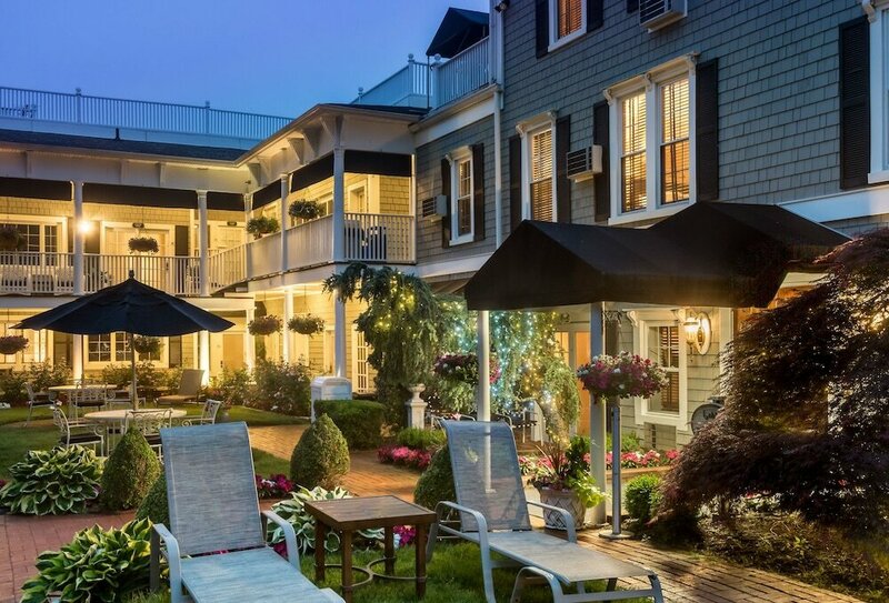 Гостиница Chateau Inn and Suites