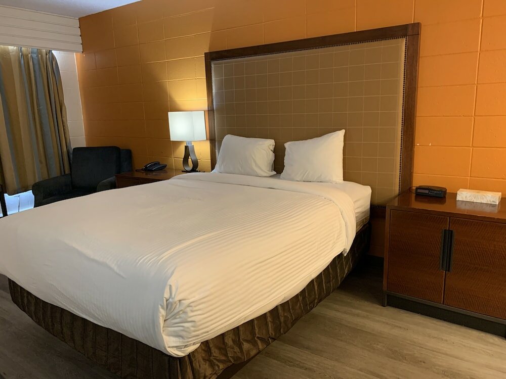 Фото Westport Inn