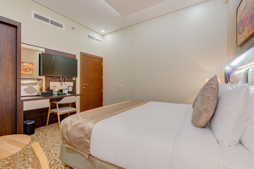 Фото Crown Rose Hotel