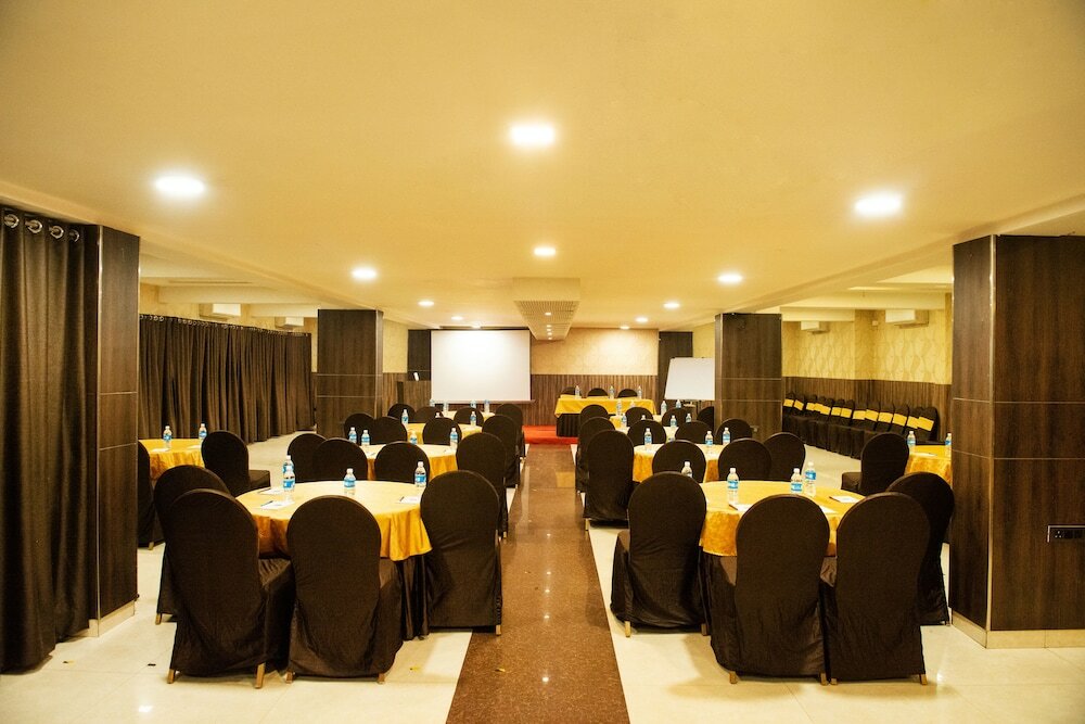 Фото Hotel Bangalore Gate