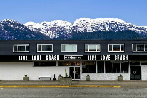 Гостиница Crash Hotel Squamish