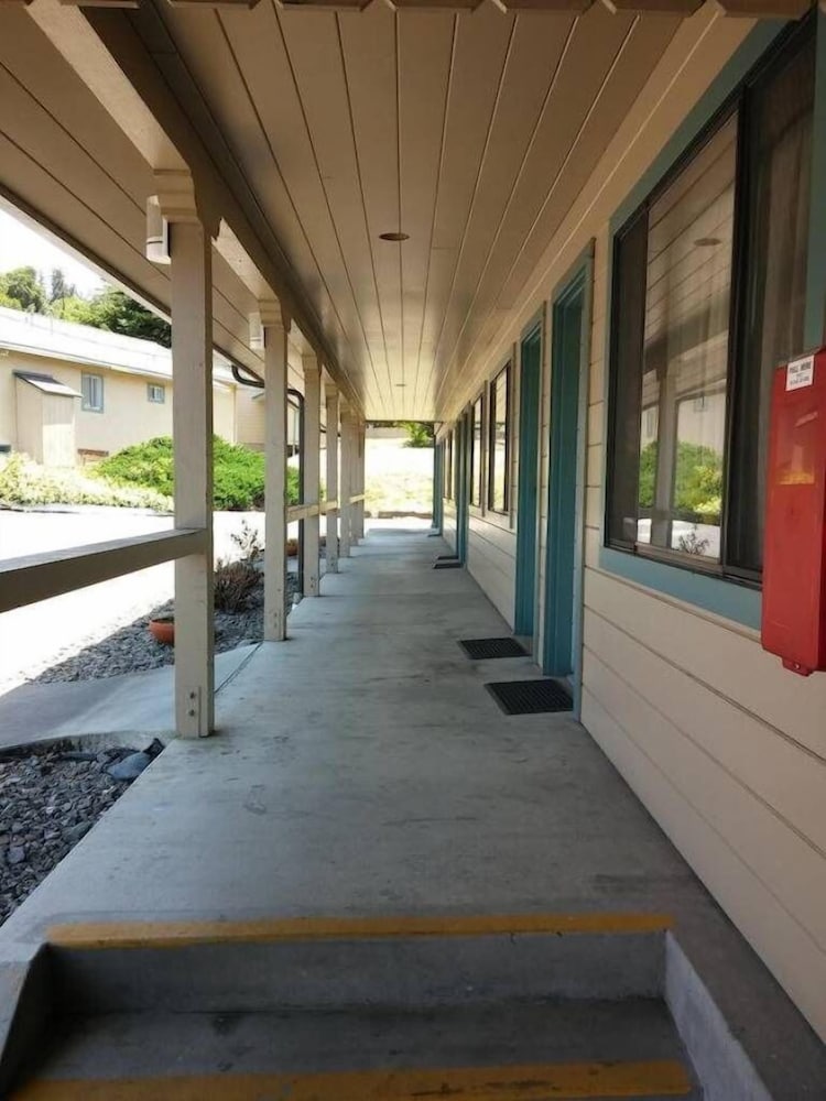 Фото Motel Garberville