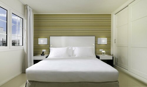 Гостиница H10 White Suites