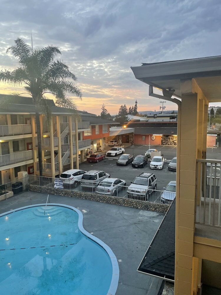 Фото Heritage Inn Express Chico