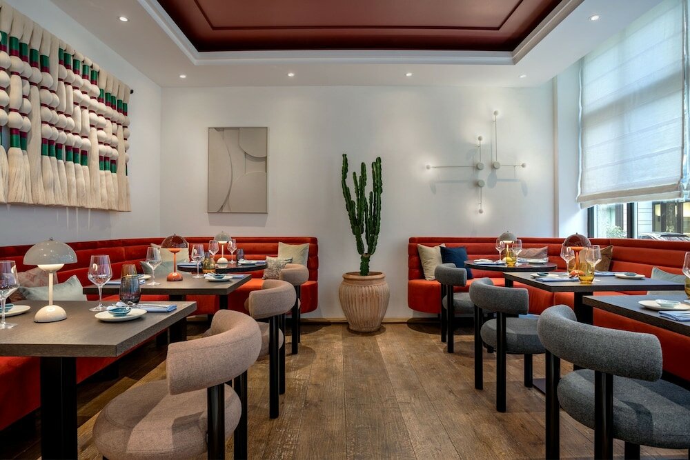 Фото Neues Schloss Privat Hotel Zurich, Autograph Collection