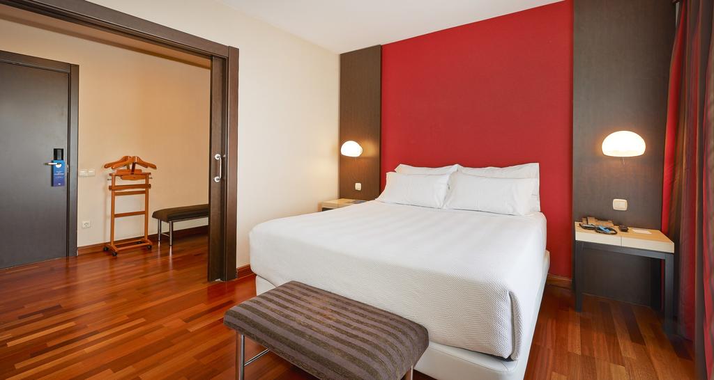 Фото Nh Barcelona Les Corts