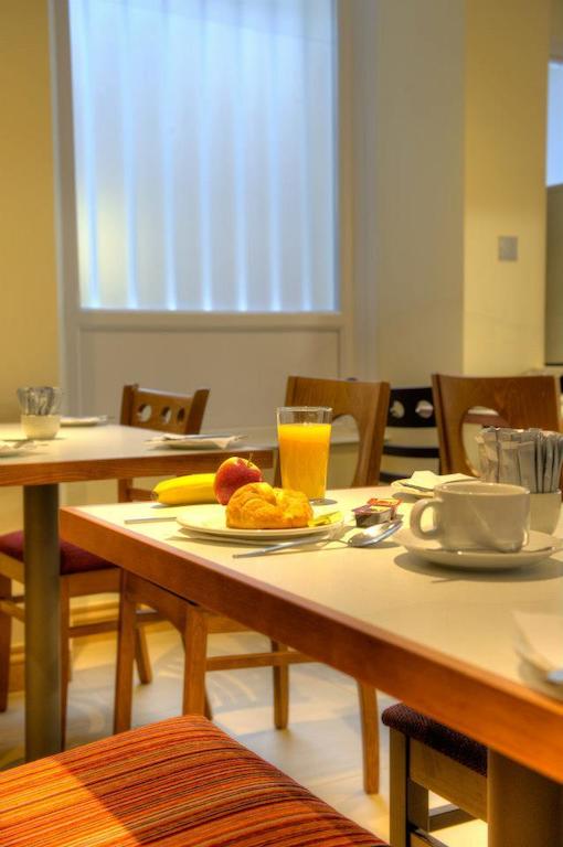 Фото Comfort Inn Hyde Park