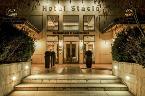 Внешний вид отеля Budapest Airport Hotel Stacio Wellness & Conference в Вечеше, фото 4