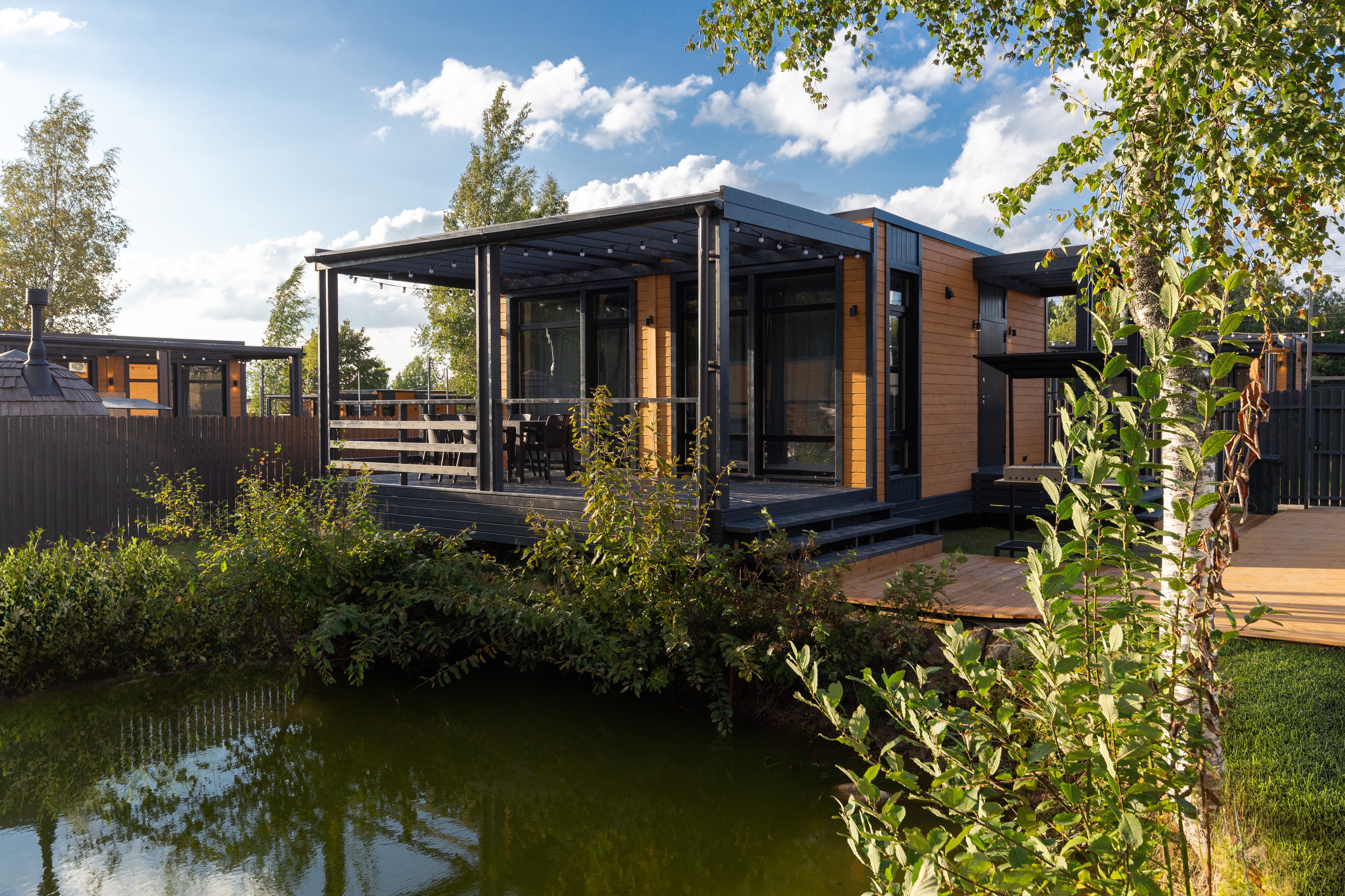 Фото Блэк Вилладж Фэмили