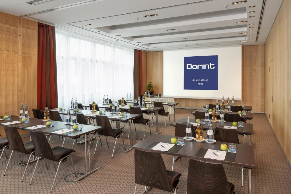 Фото Hotel Dorint An der Messe Koln