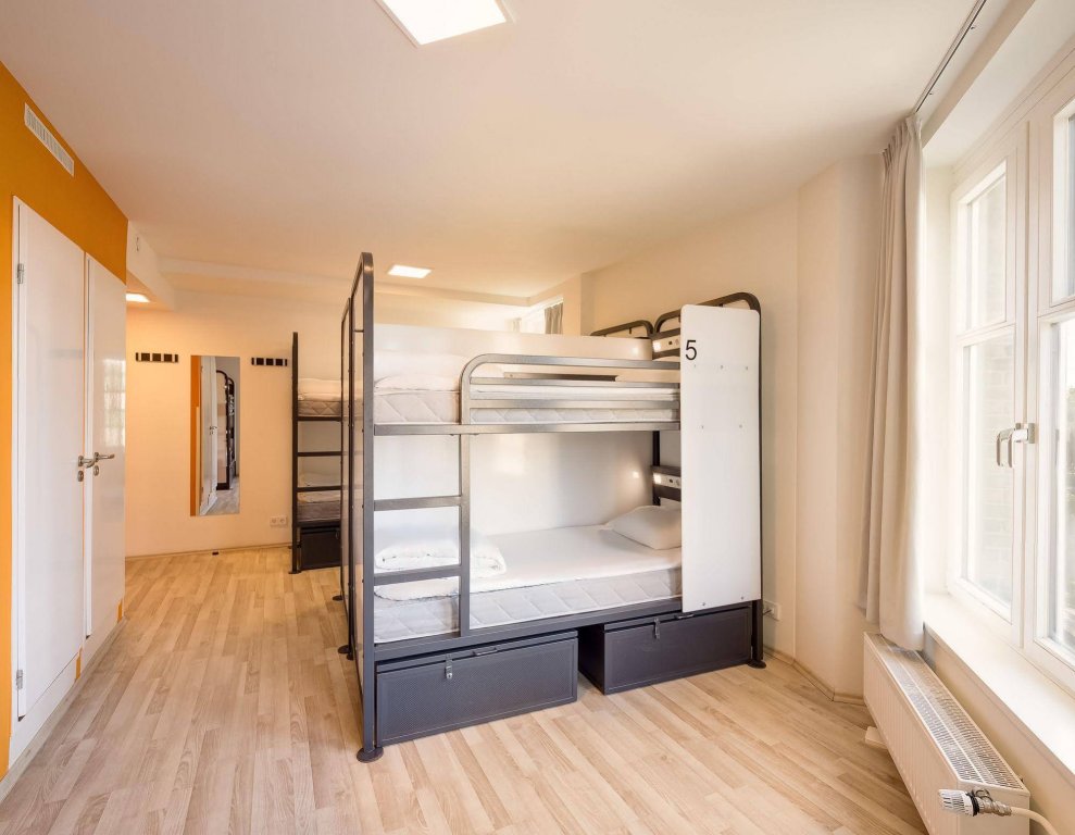 Фото Generator Hamburg