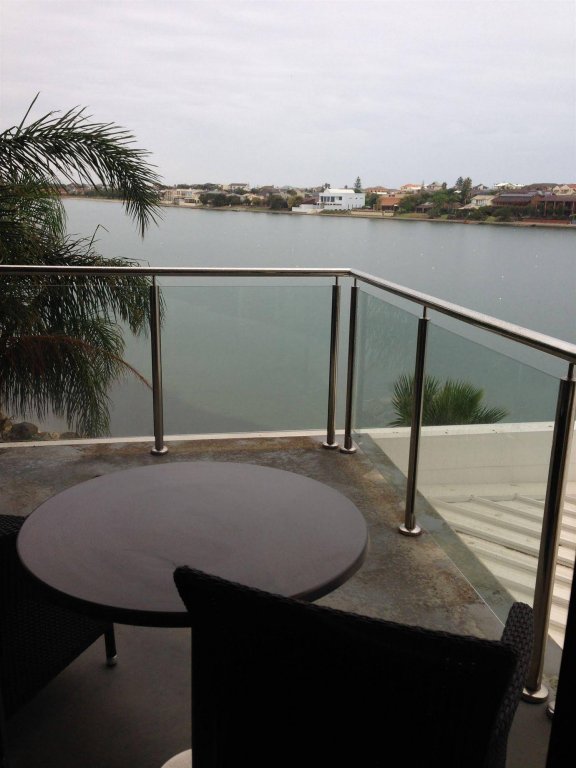 Фото The Lakes Resort Hotel