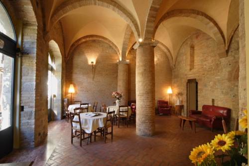 Фото Hotel La Cisterna