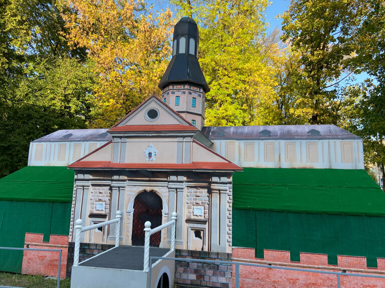 Landmark, attraction A copy of the Nesvizh Castle, Gomel, photo