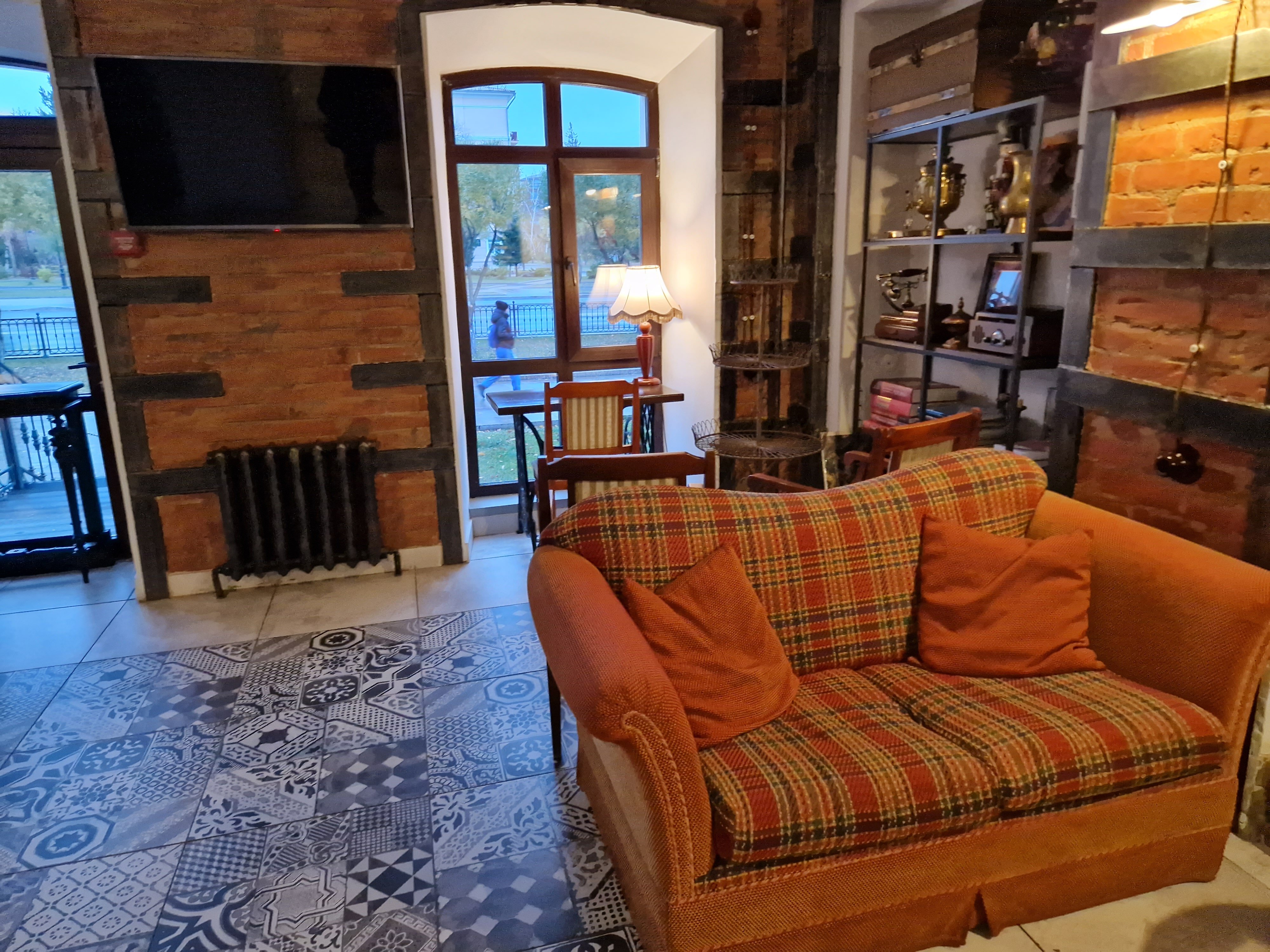 Фото Brick Walls Hotel