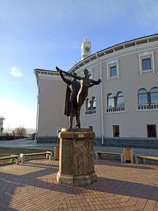Колоннада (Republic of Buryatia, gorodskoy okrug Ulan-Ude, Sovetskiy District, Lhasaran Linhovoin Theater Square), landmark, attraction