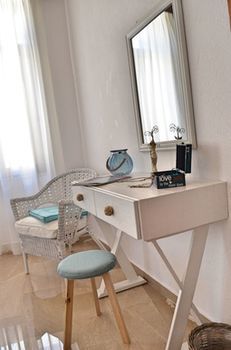 Фото Maya's Boutique Residence