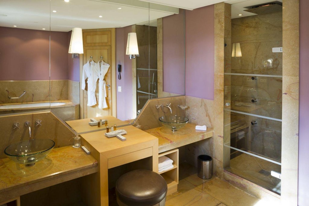 Фото La Bastide Saint Antoine