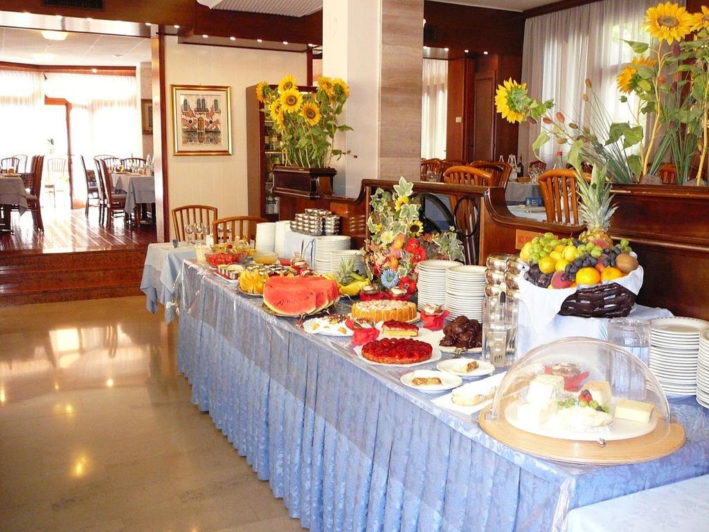 Фото Hotel Majestic