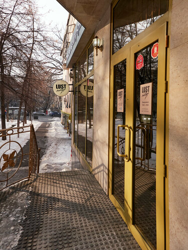 Терең минеттері бар қатты топтық порно көру