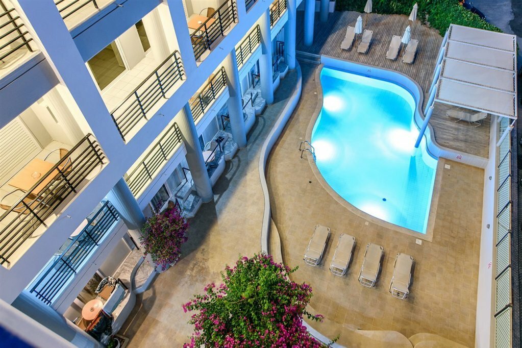 Фото отеля 2