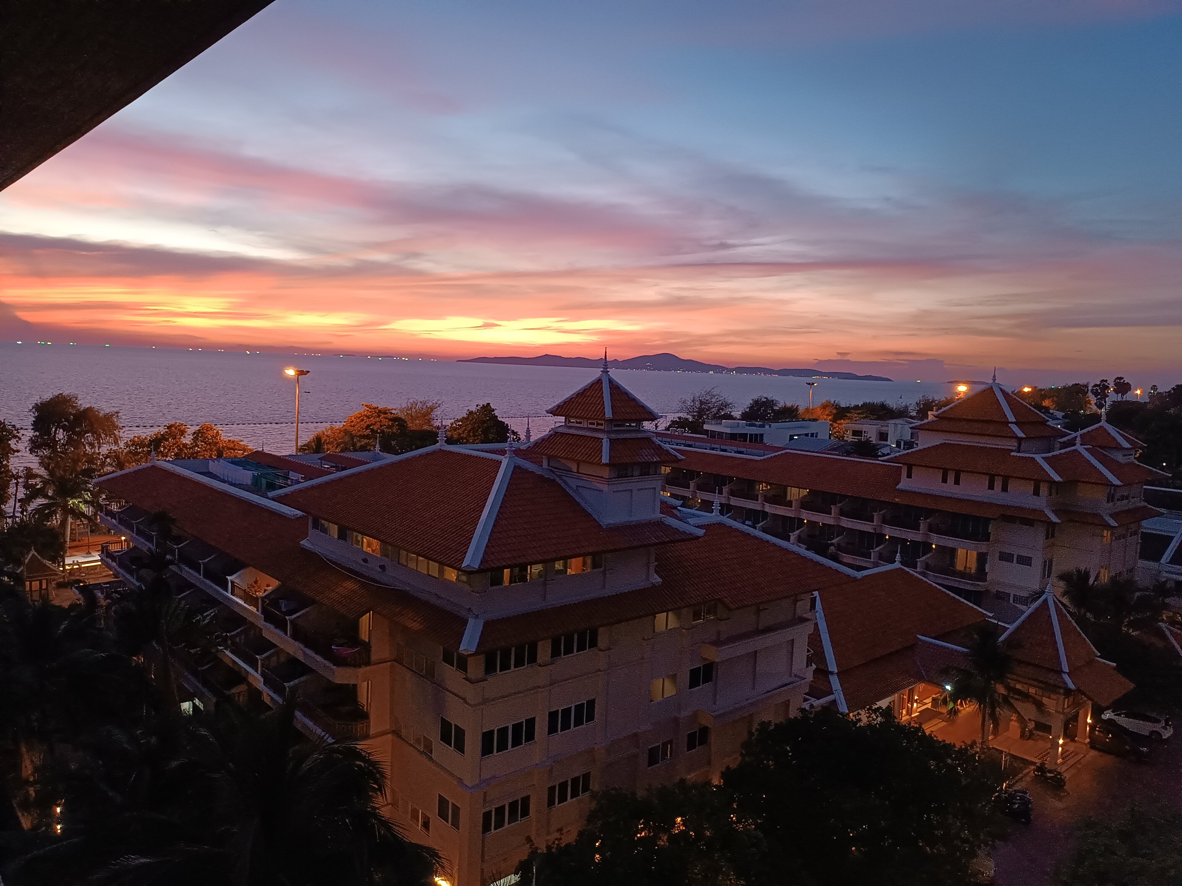 Фото Welcome World Beachfront Resort