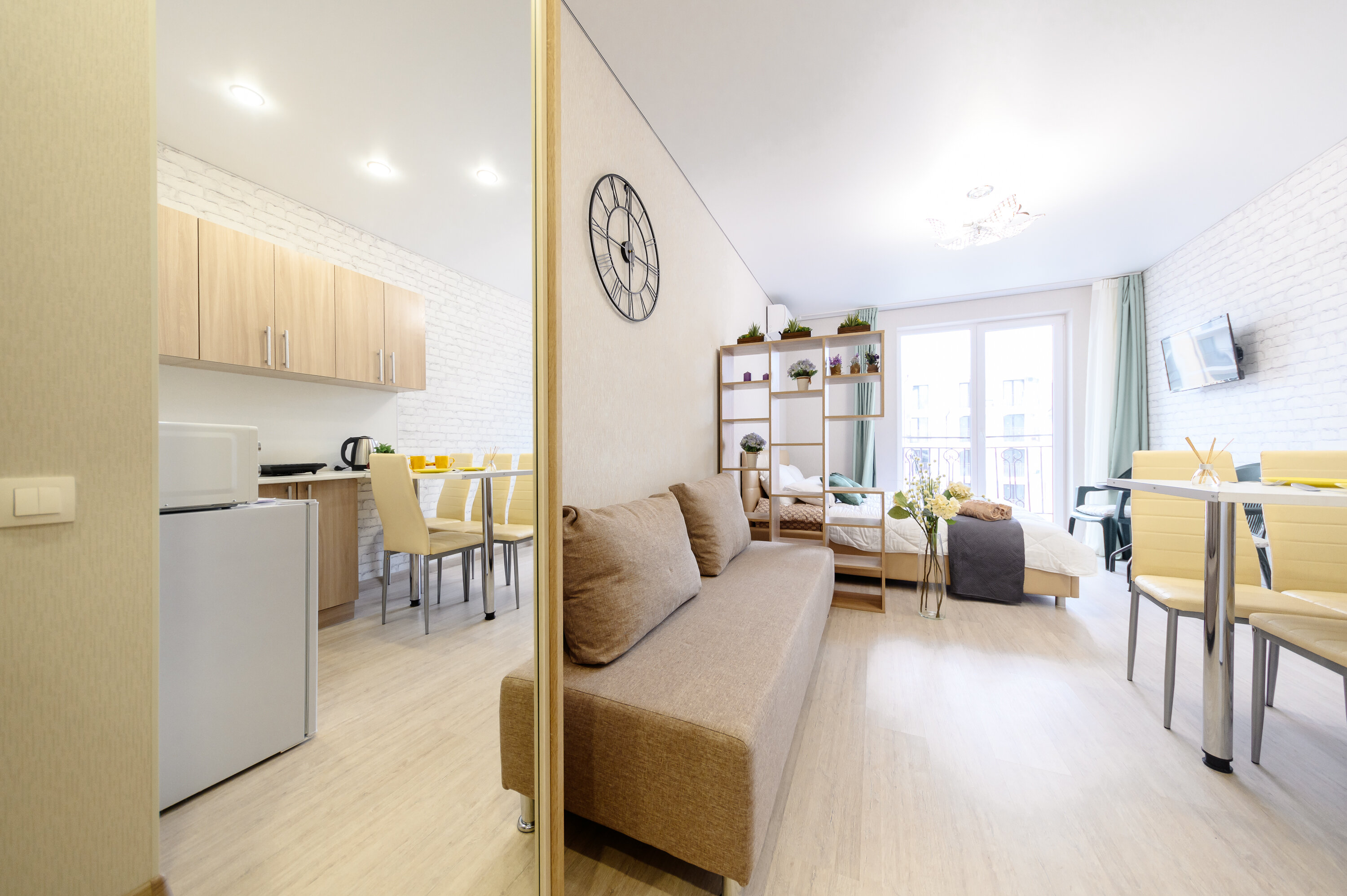 Фото Апартаменты на Счастливом переулке 26 от LetoApart