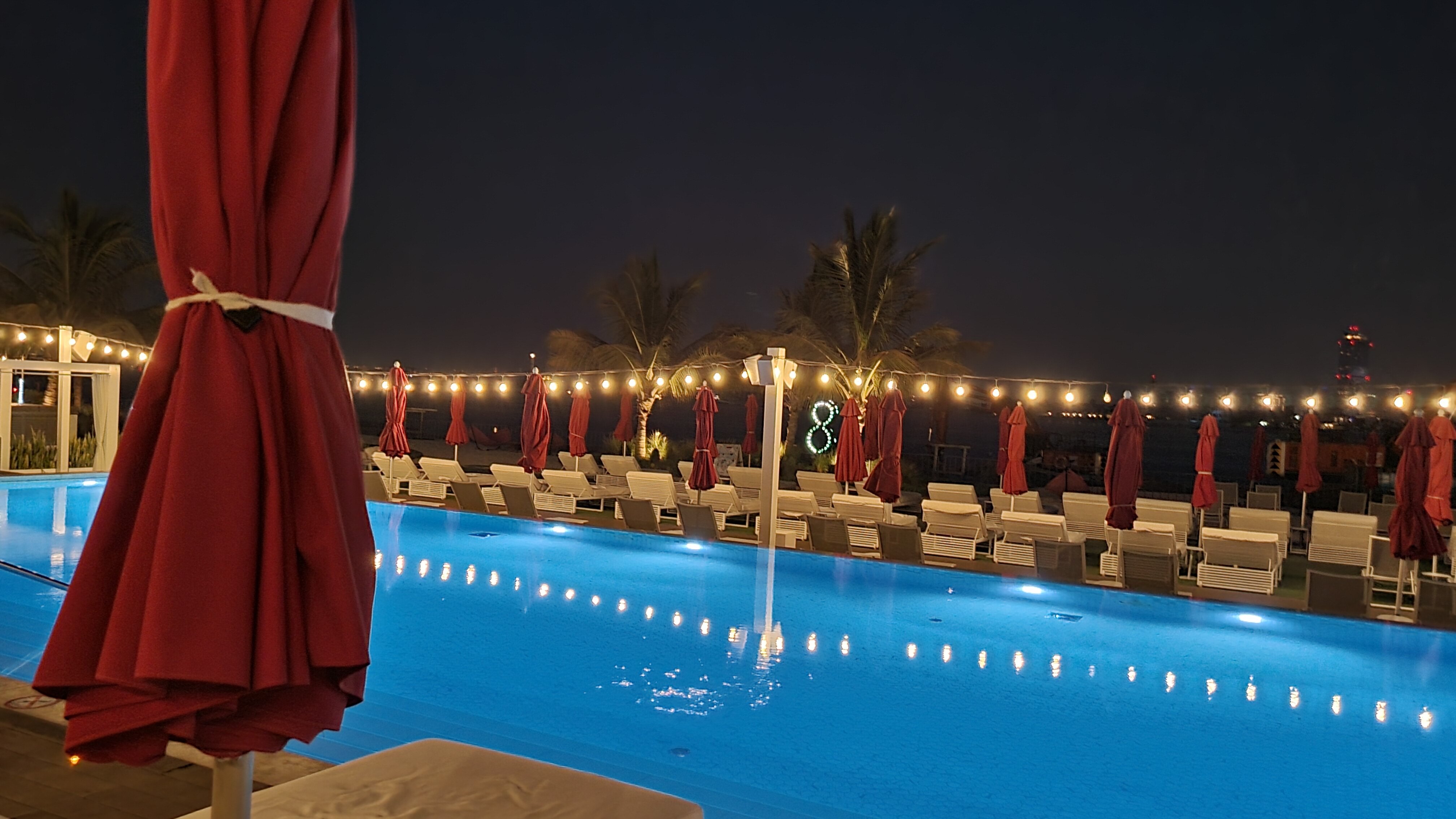 Фото Th8 Palm Dubai Beach Resort by IHG Dubai