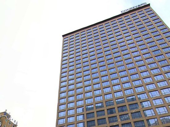 Фото Courtyard by Marriott Shanghai Central