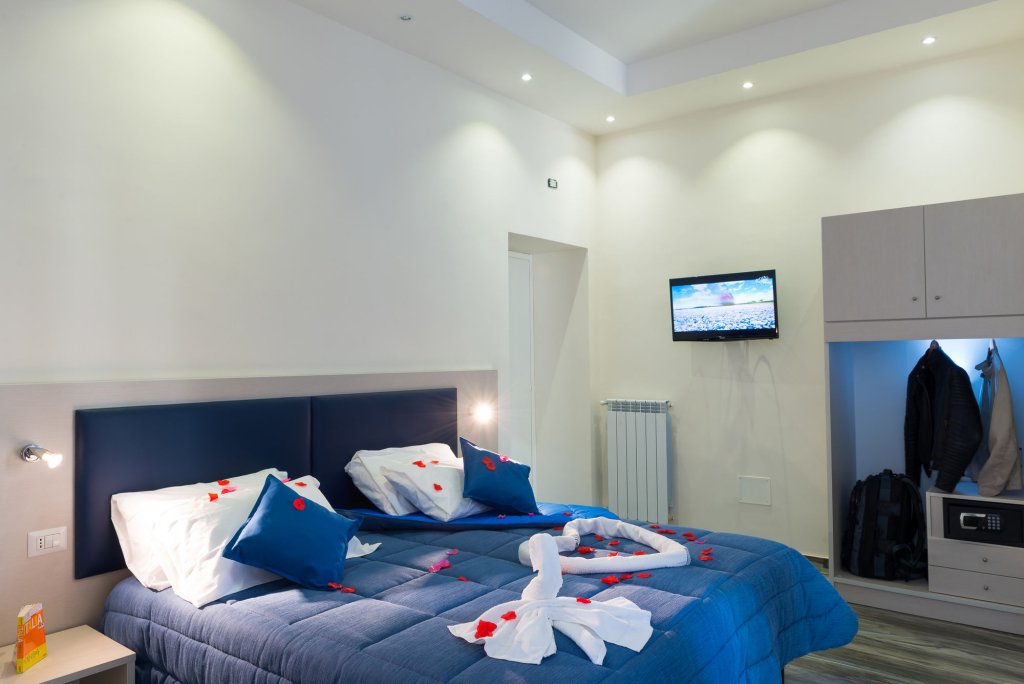 Фото Napoli's Gold Hotel