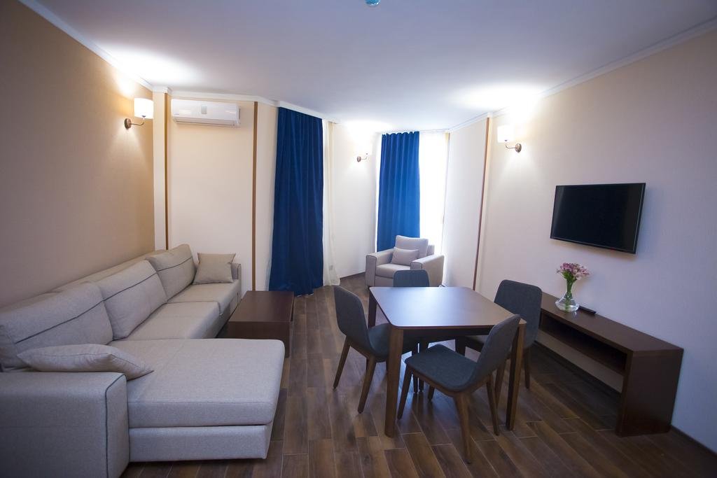 Фото Hotel Corner Inn