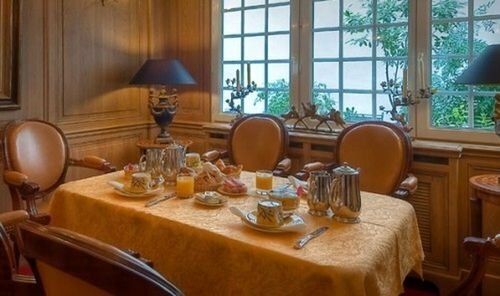 Внешний вид отеля Hotel De Varenne в Париже, фото 5